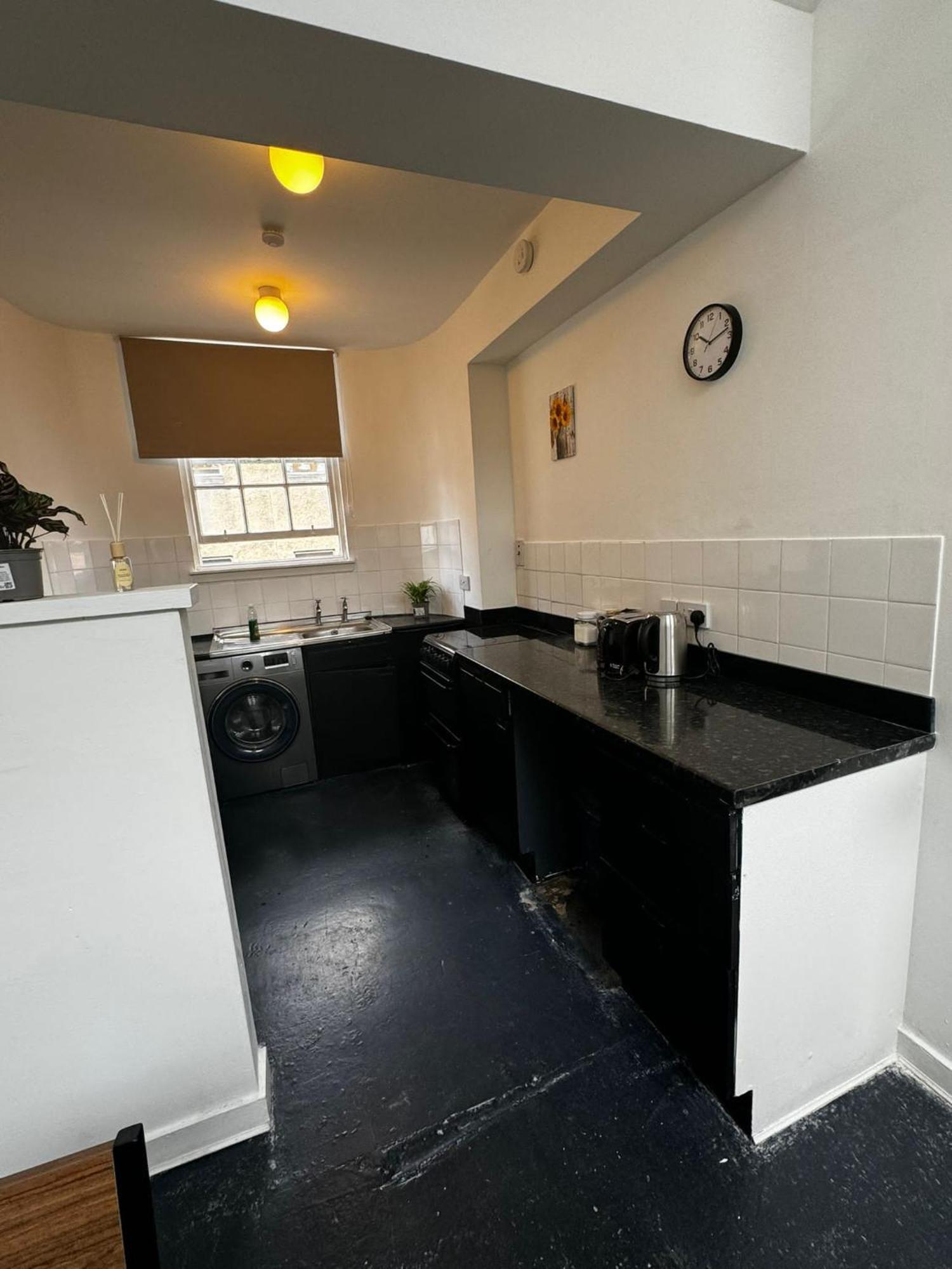 Victoria Street View Flat In Edinburgh Eb01 — Photos 3