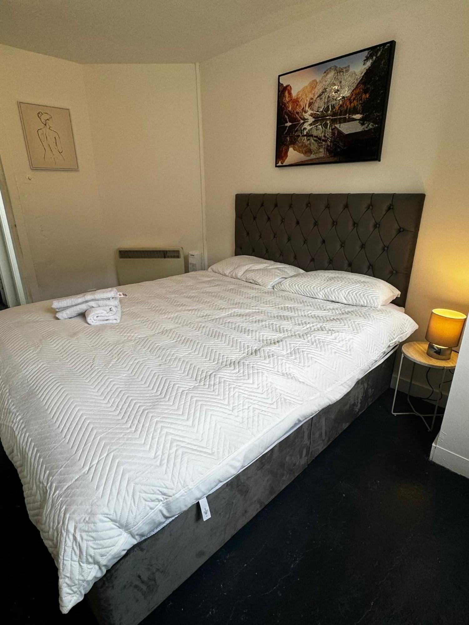 Victoria Street View Flat In Edinburgh Eb01 — Photos 2